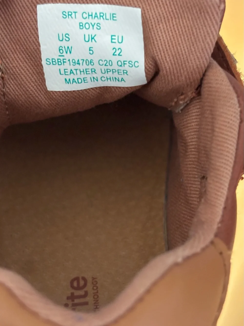 Stride Rite 6 WIDE Charlie Boys’ Leather Sneakers